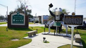 Rayne, Louisiana welcome sign and large metal frog statue